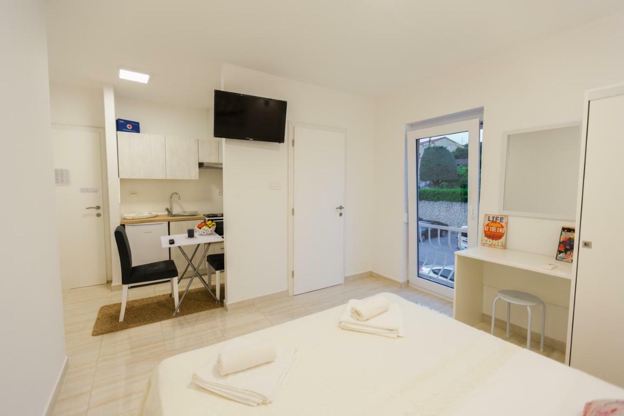 Apartmani Kristijan Crikvenica Exterior foto